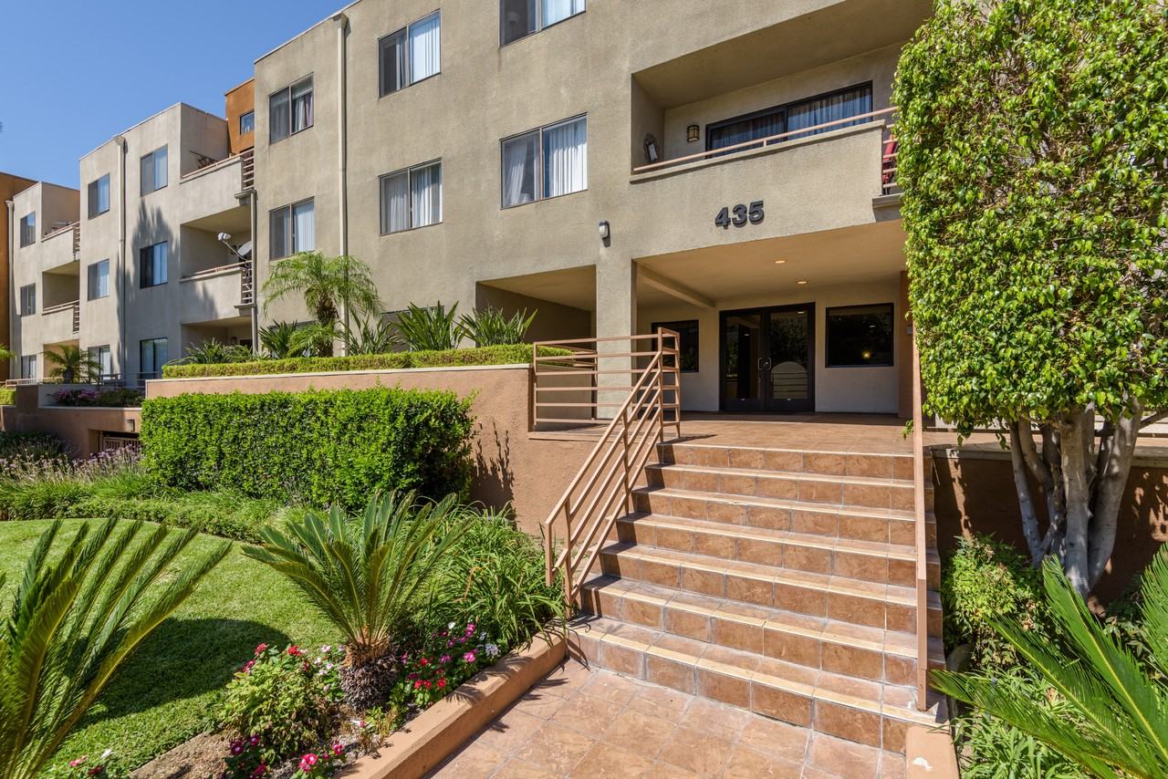 Hawthorne Apartments - Photo 5 of 50