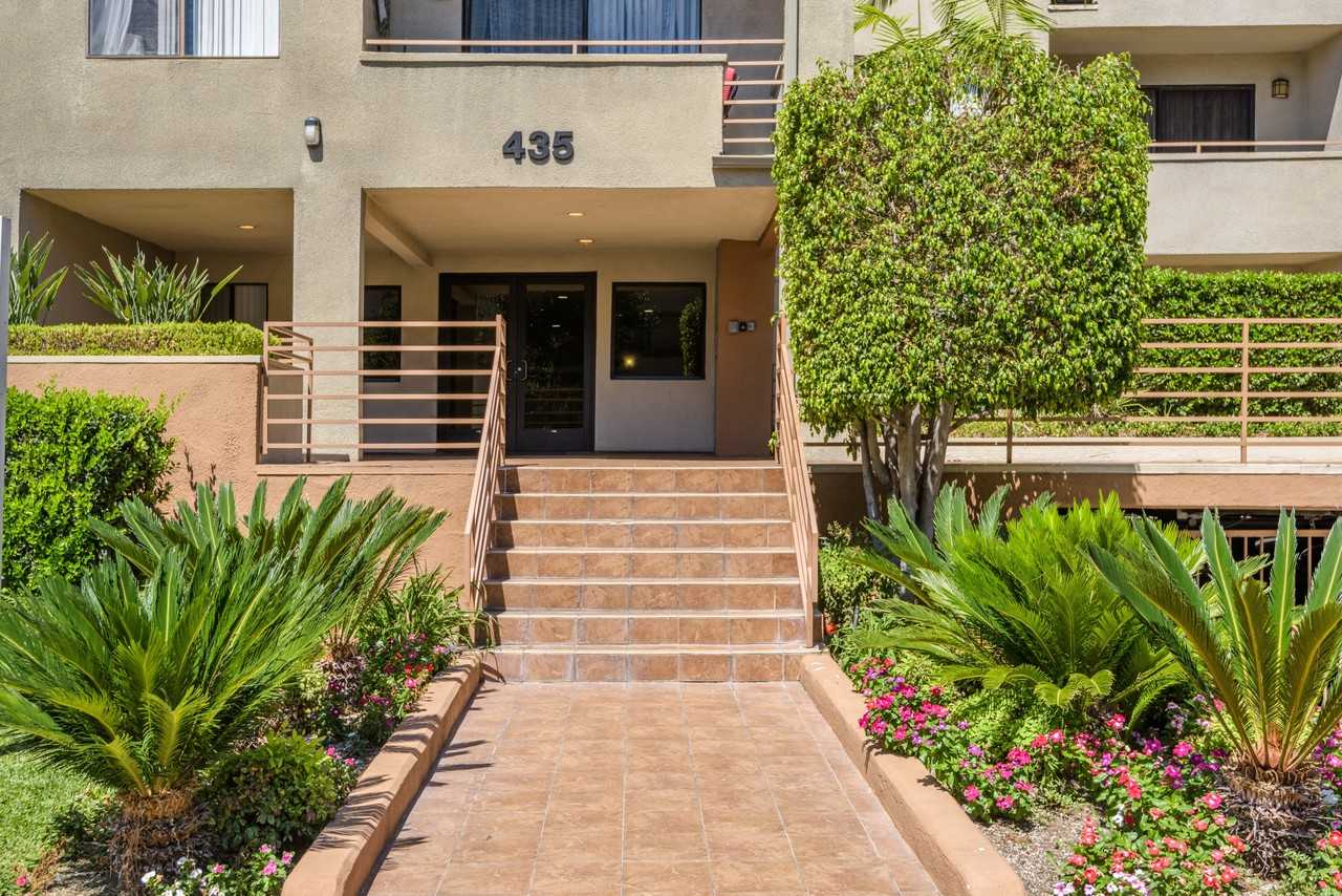 Hawthorne Apartments - Photo 6 of 50