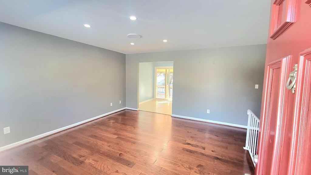 14707 Brook Dr - Photo 2 of 22