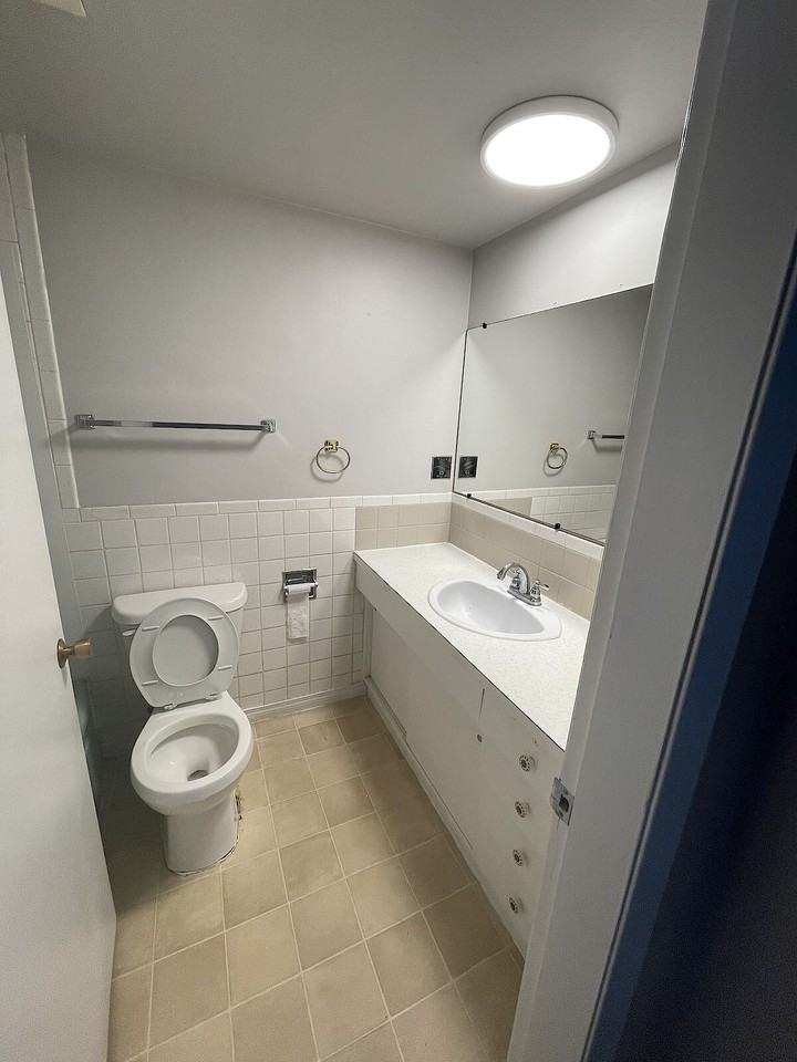 Waldorf Apartments - Photo 7 of 9