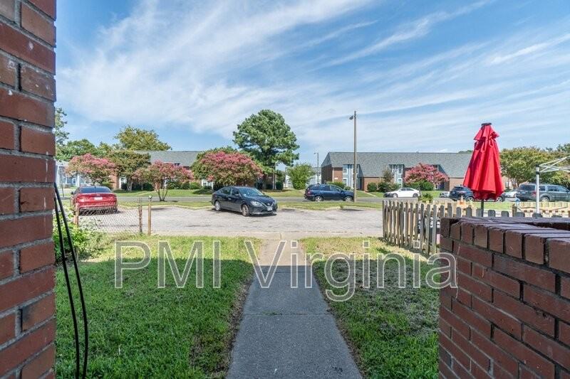 909 E Liberty St - Photo 4 of 39