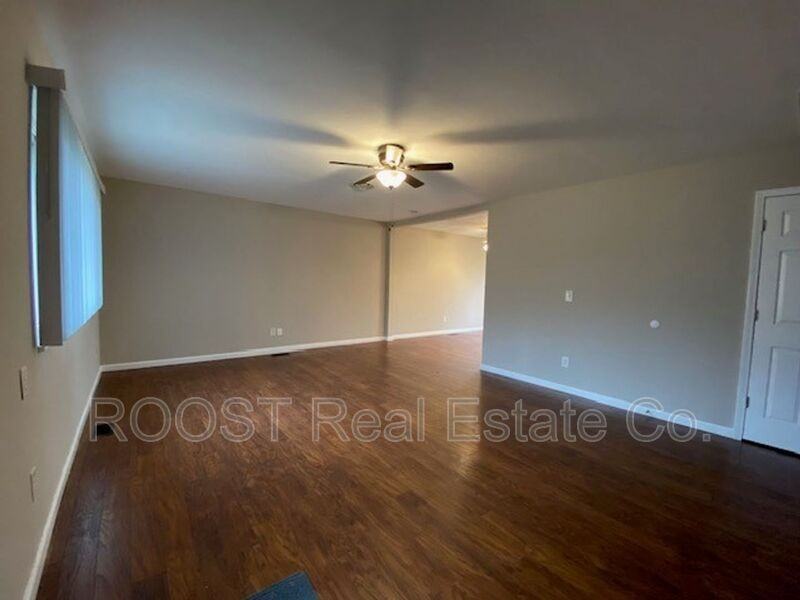3325 Upper Valley Pike - Photo 2 of 12