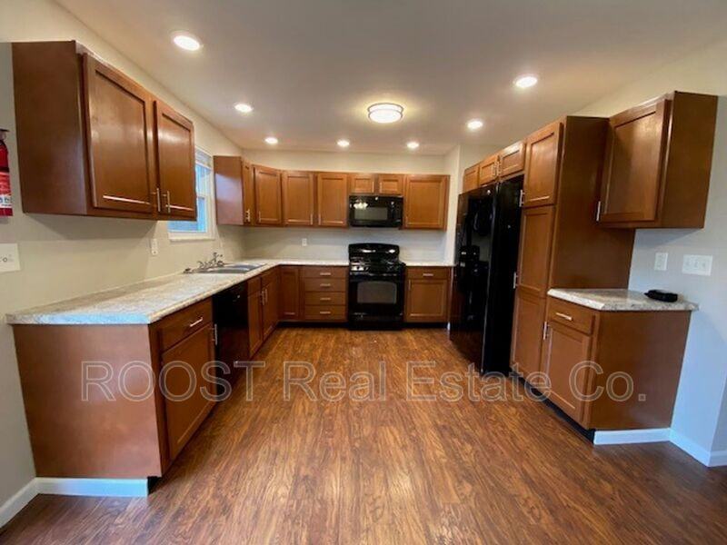 3325 Upper Valley Pike - Photo 3 of 12