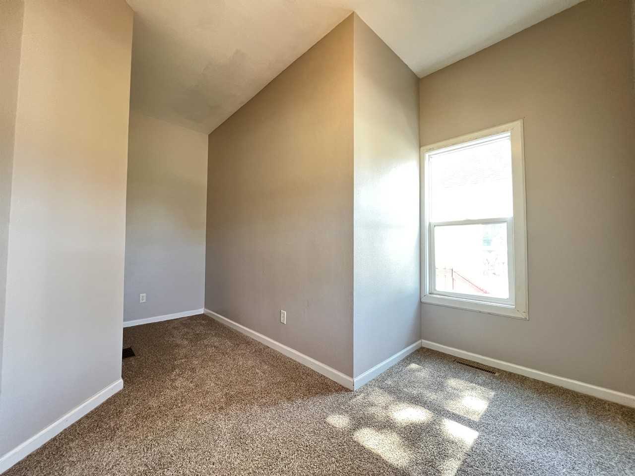 Z.L.: 619 A Ave Northwest - Photo 2 of 13