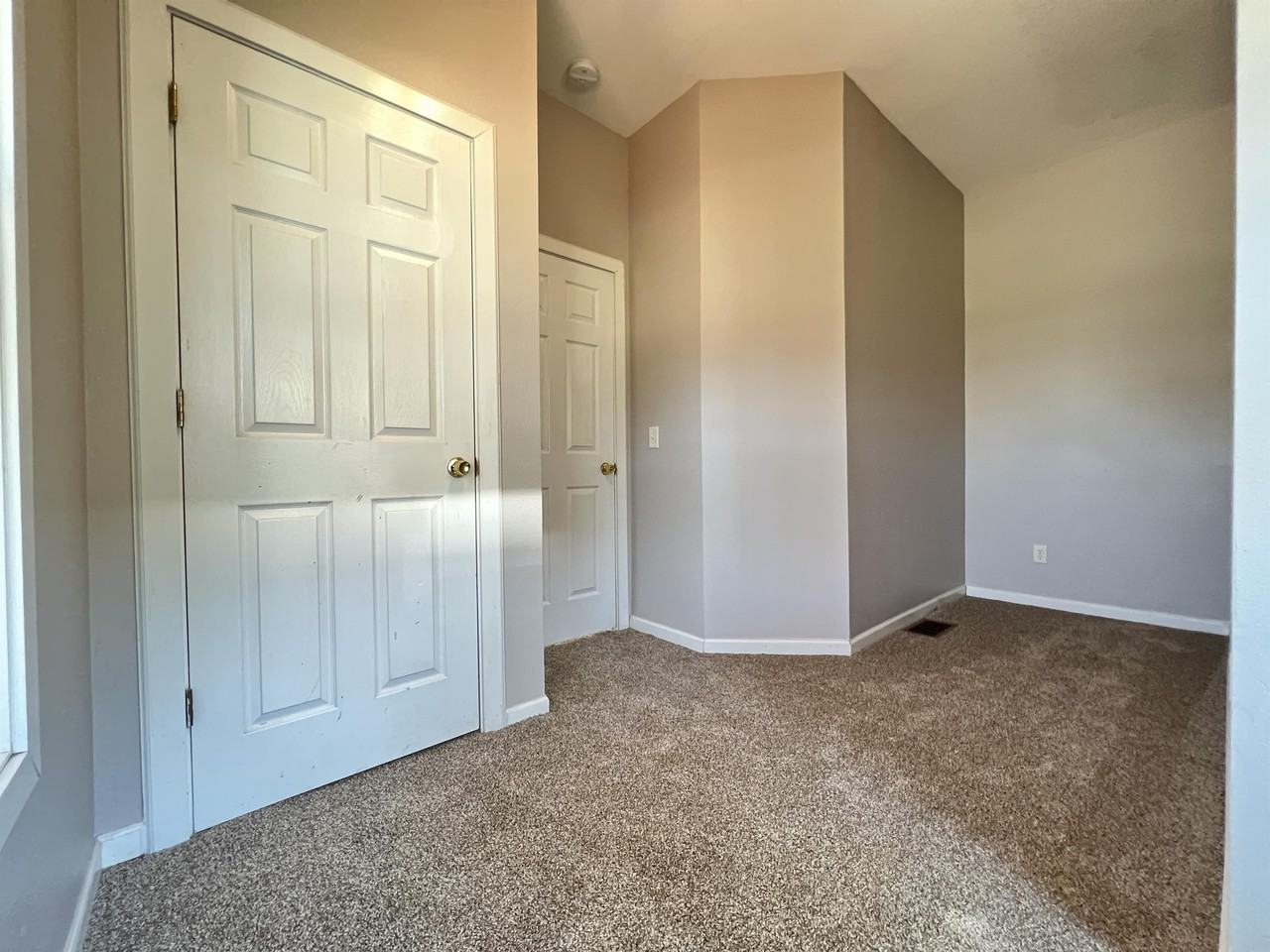 Z.L.: 619 A Ave Northwest - Photo 3 of 13