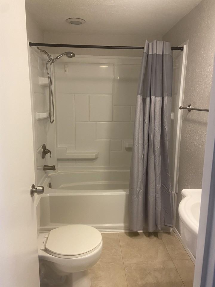 1302 East 40th Street - Photo 4 of 10