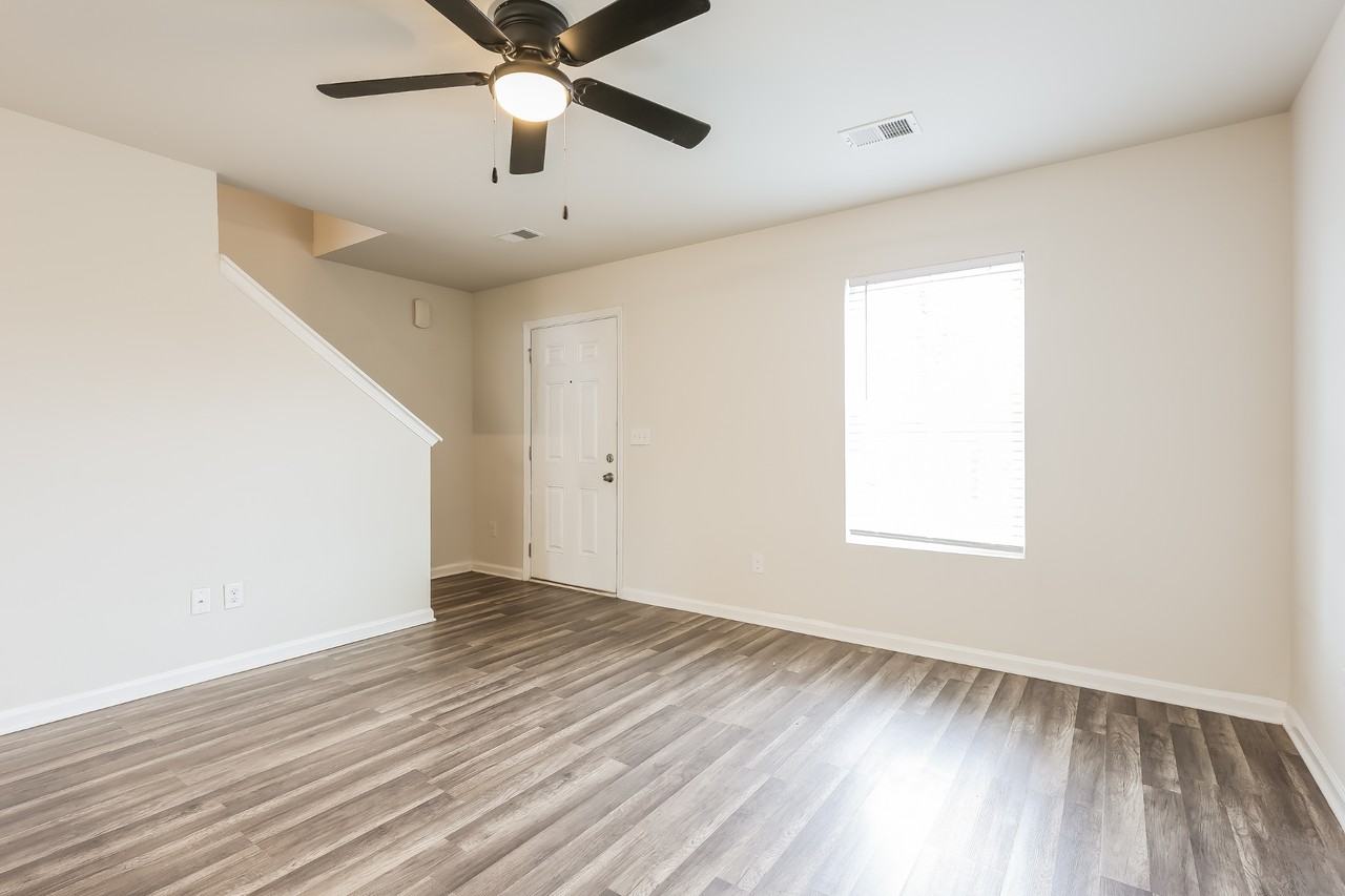 222 Wadsworth Rd - Photo 5 of 17