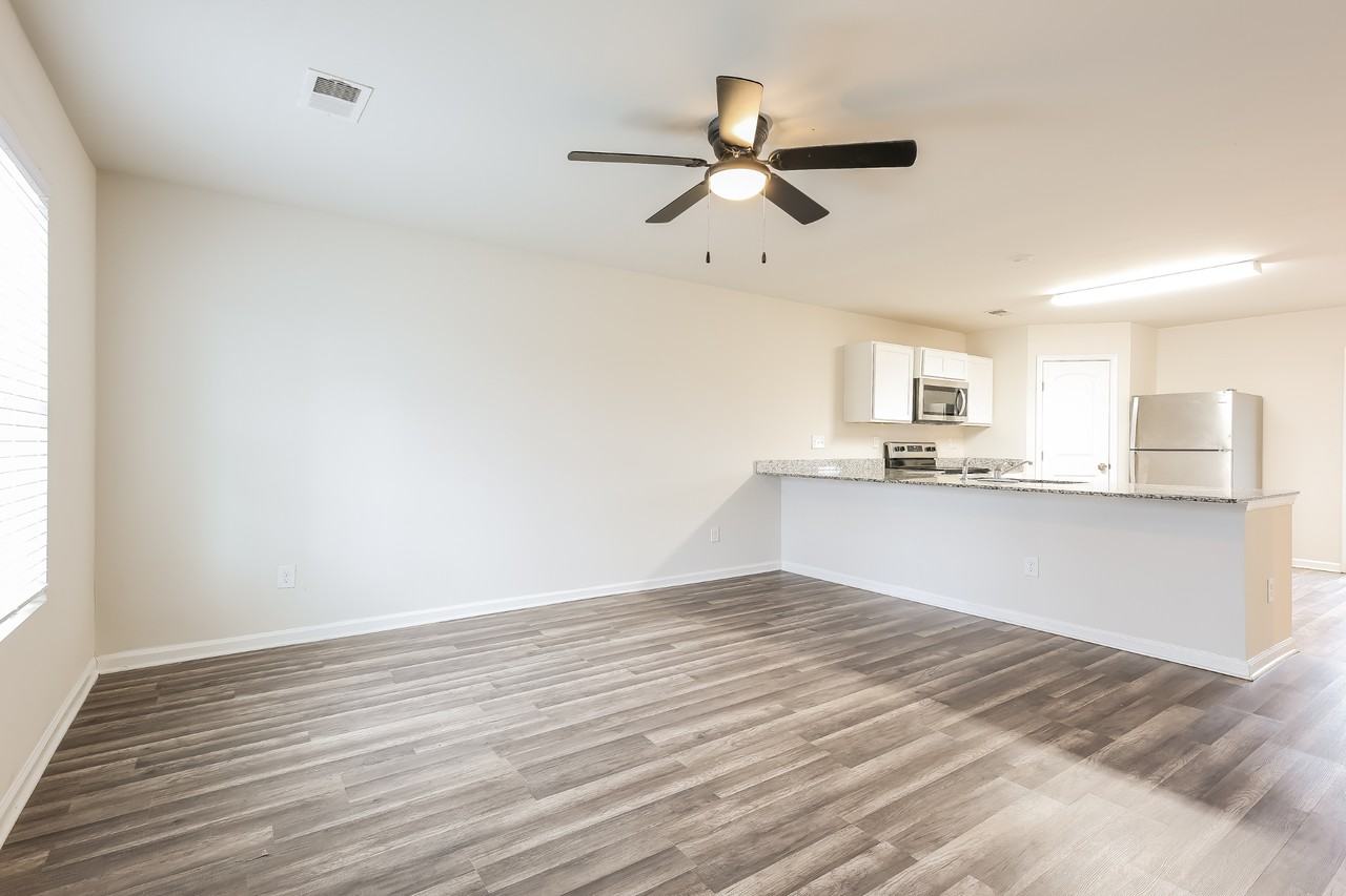 222 Wadsworth Rd - Photo 6 of 17