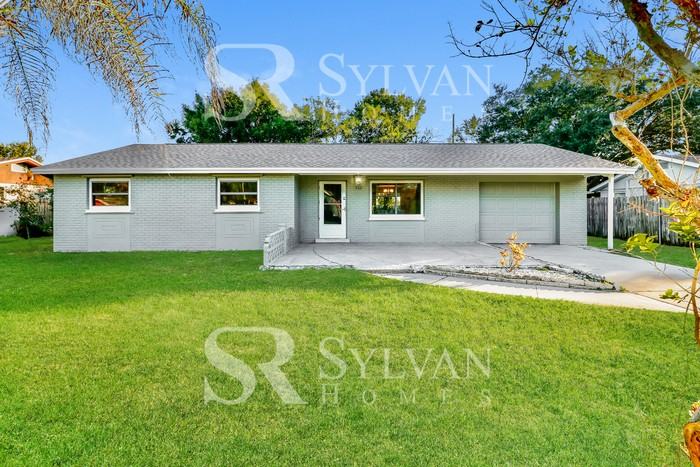 300 74th Ave Ne - Photo 2 of 16