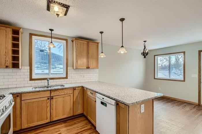 1806 7th St E - Photo 3 of 19