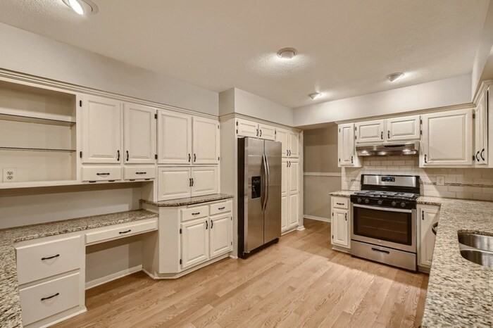 4085 Oak St - Photo 2 of 18