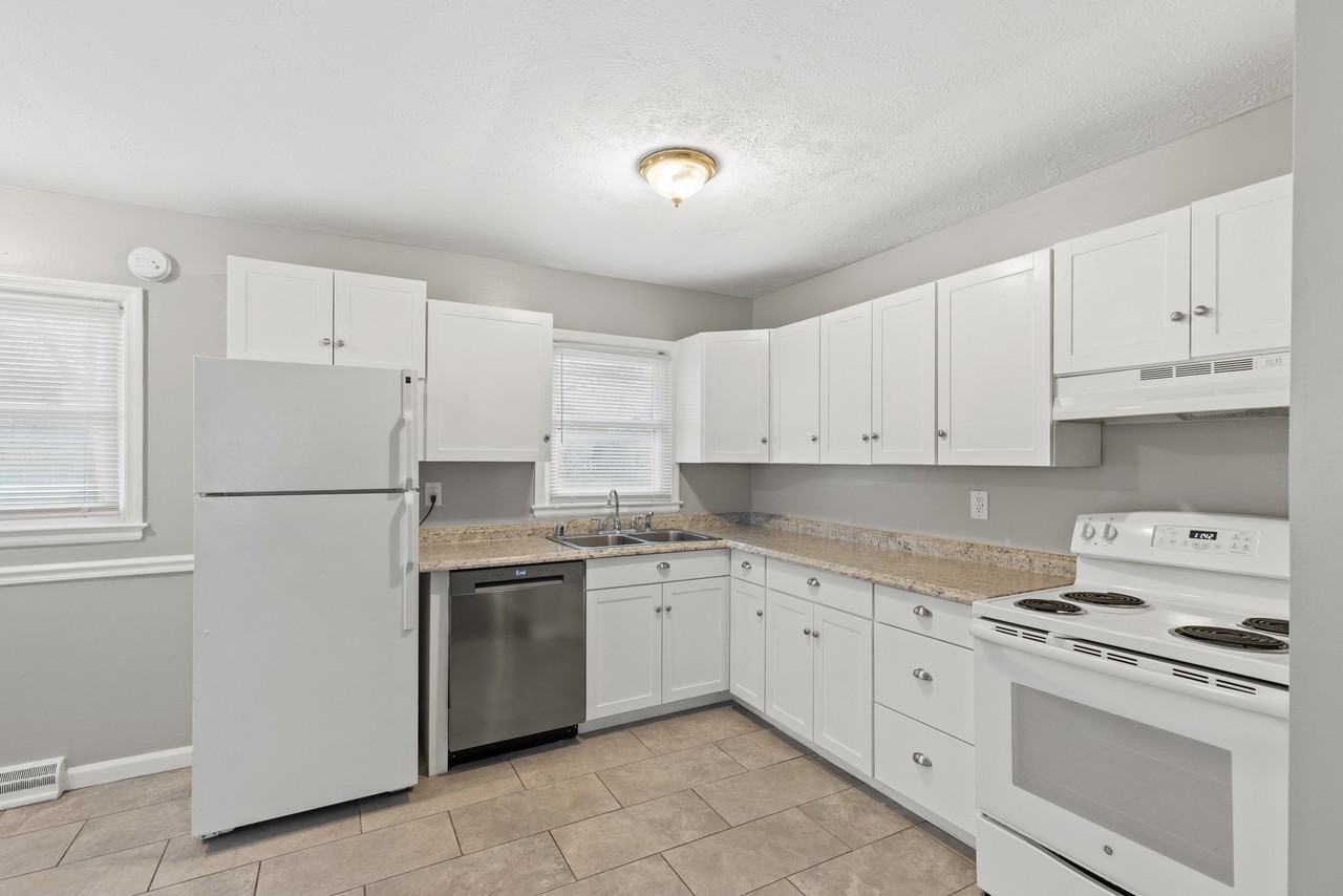 328 Harvard Dr #1 - Photo 4 of 20