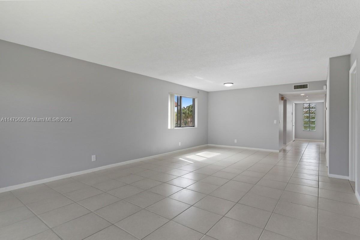 432 Lakeview Dr #204 - Photo 2 of 16