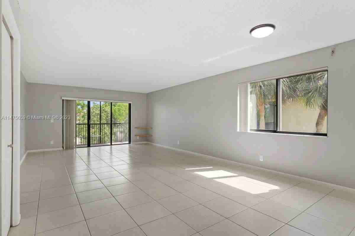 432 Lakeview Dr #204 - Photo 3 of 16