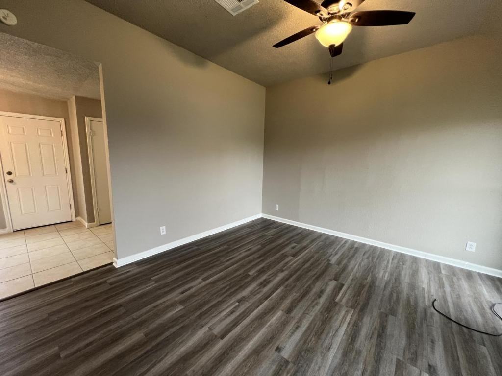 2111 Caprice Dr - Photo 2 of 32