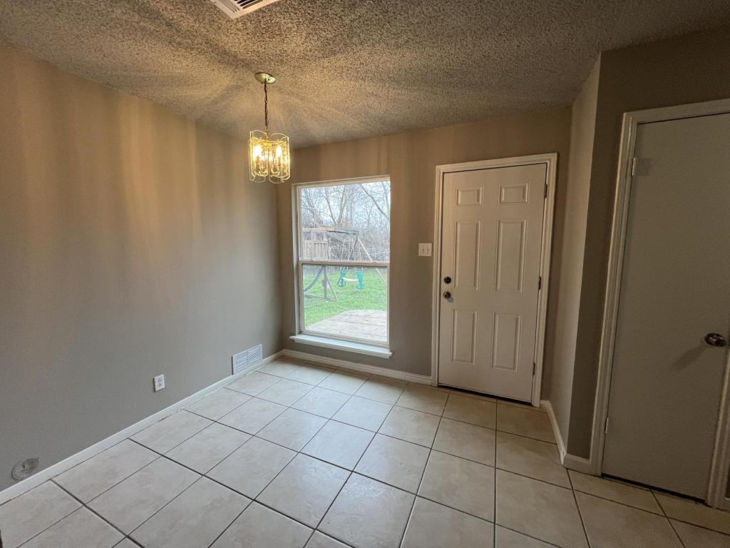 2111 Caprice Dr - Photo 6 of 32