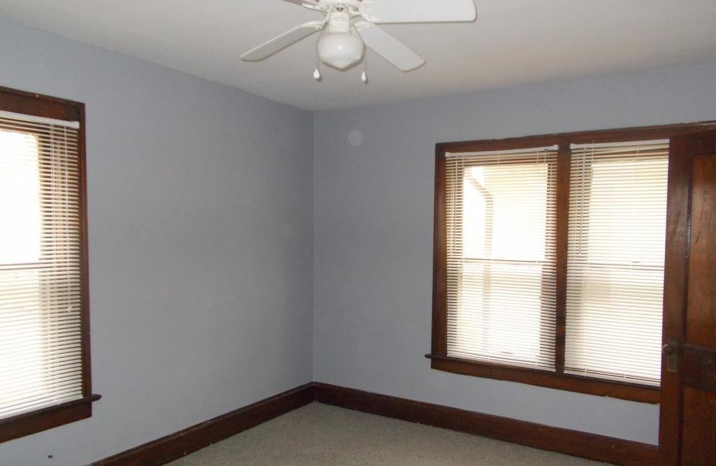 558 Lilley Ave - Photo 4 of 10