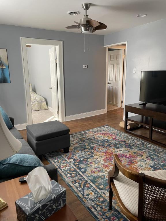 607 1/2 E Sheldon Columbus, OH 43207 - Photo 7 of 17