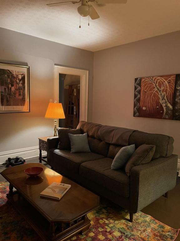 875 Heyl Ave - Photo 3 of 20