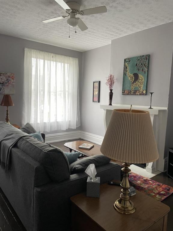 875 Heyl Ave - Photo 4 of 20