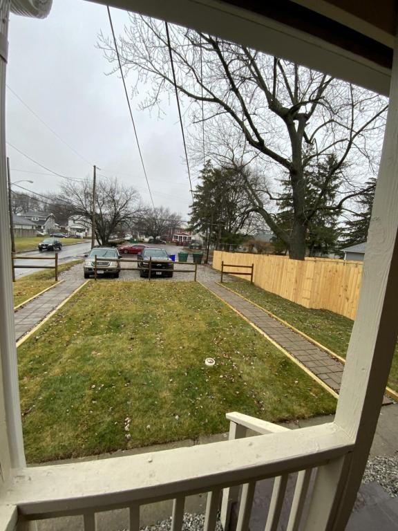 877 Heyl Ave - Photo 2 of 21