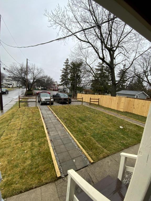 877 Heyl Ave - Photo 3 of 21