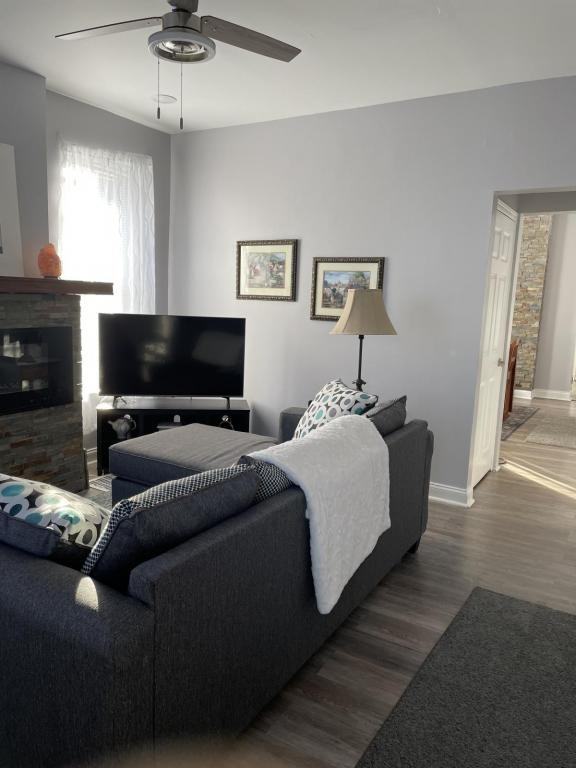 877 Heyl Ave - Photo 4 of 21