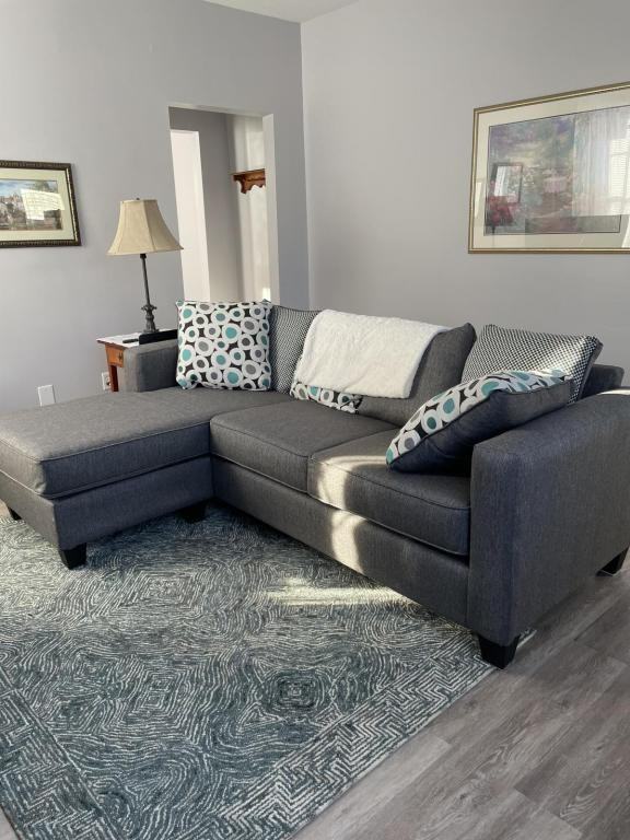 877 Heyl Ave - Photo 5 of 21