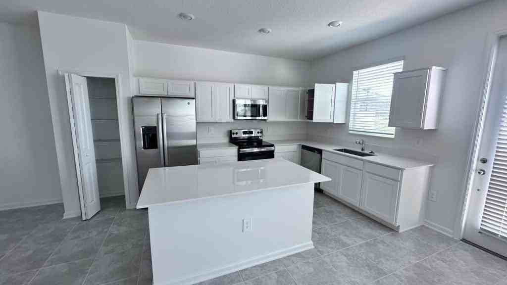 318 Bogey Dr - Photo 3 of 26