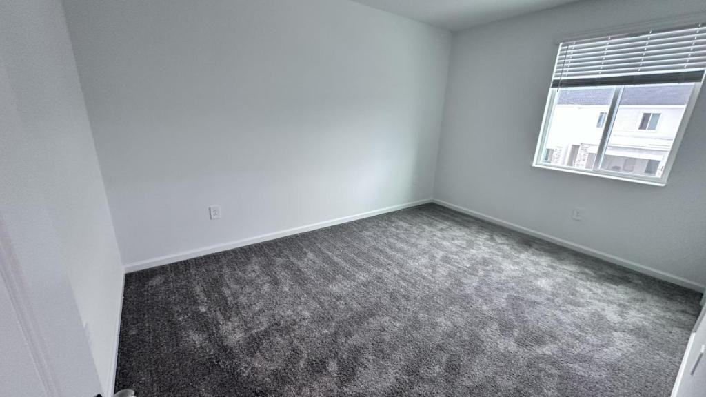 390 Bogey Dr - Photo 3 of 27