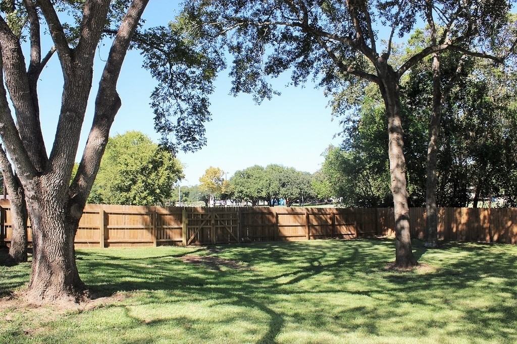 1601 Faulkner St - Photo 6 of 20