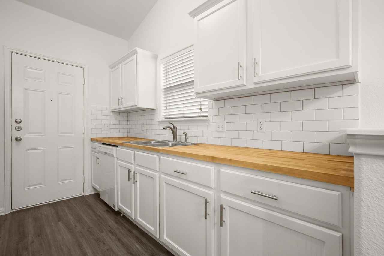 6337 Florencia Ln - Photo 3 of 20