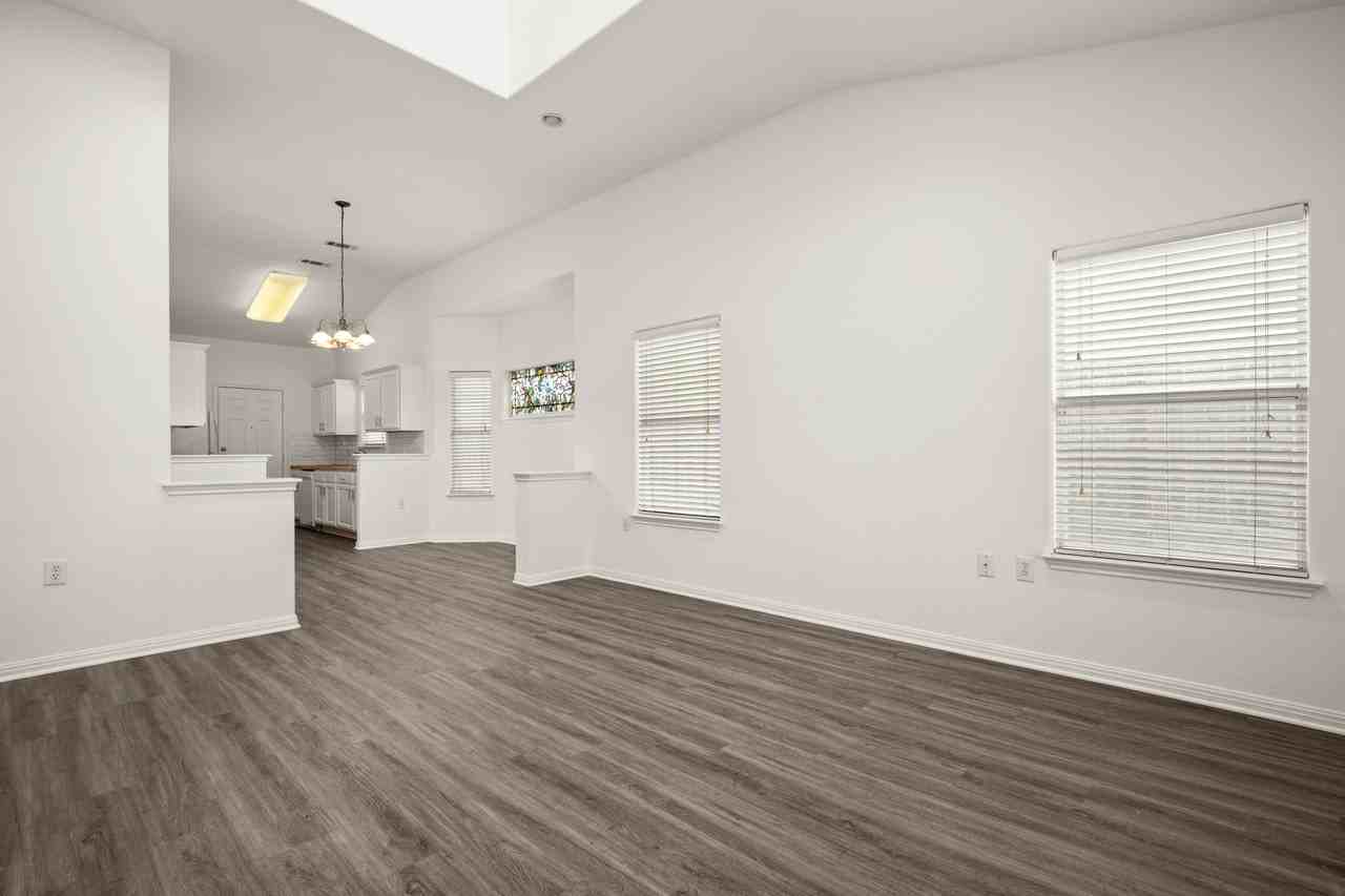 6337 Florencia Ln - Photo 6 of 20