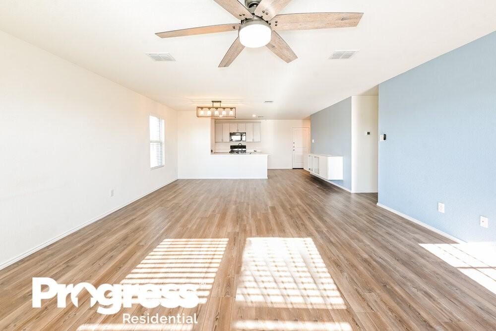 1124 Skyline Dr - Photo 3 of 16