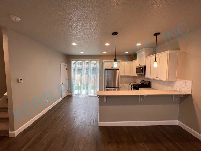 13118 Se 21st Ave - Photo 4 of 20