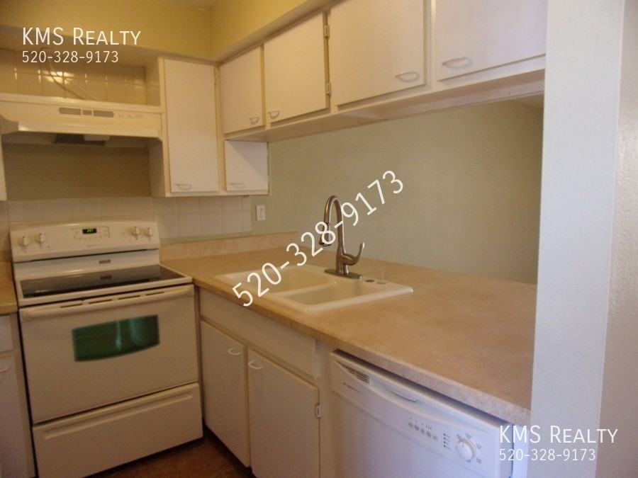 702 S Pantano Rd #D - Photo 4 of 25