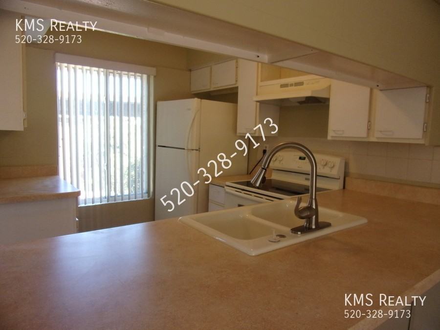 702 S Pantano Rd #D - Photo 5 of 25