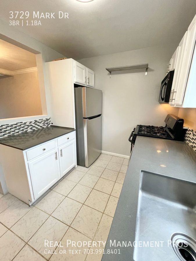 3729 Mark Dr - Photo 2 of 22