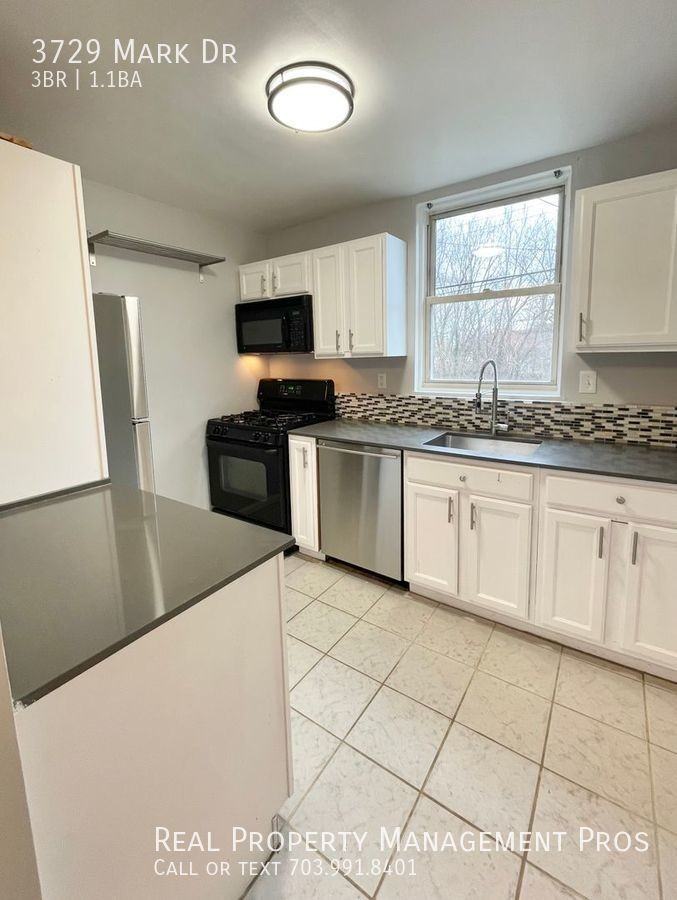 3729 Mark Dr - Photo 3 of 22