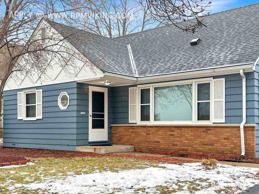 303 Monroe Ave S - Photo 2 of 33