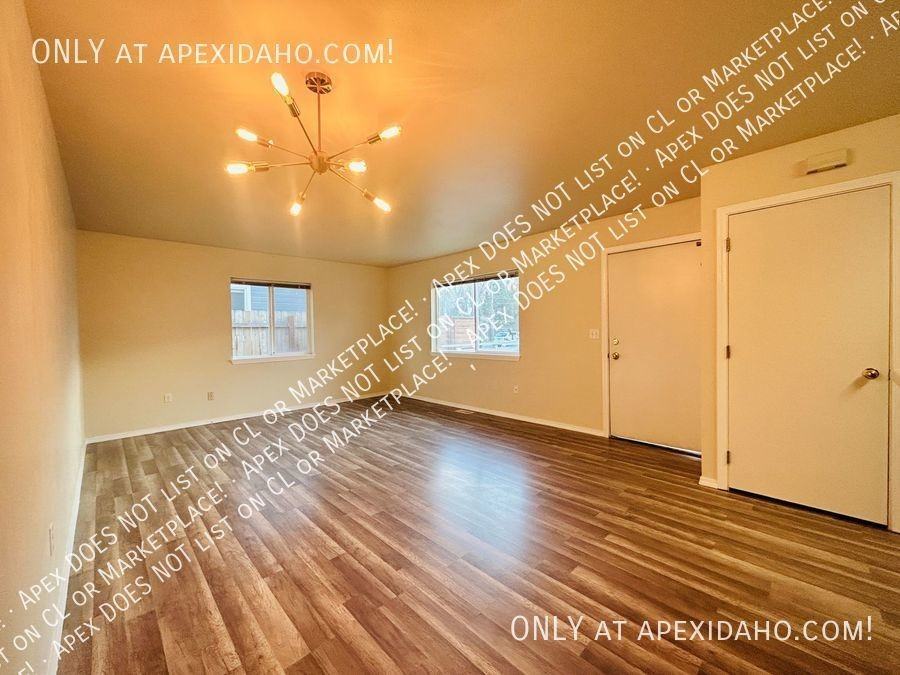 2778 N Macondray Ln - Photo 2 of 15