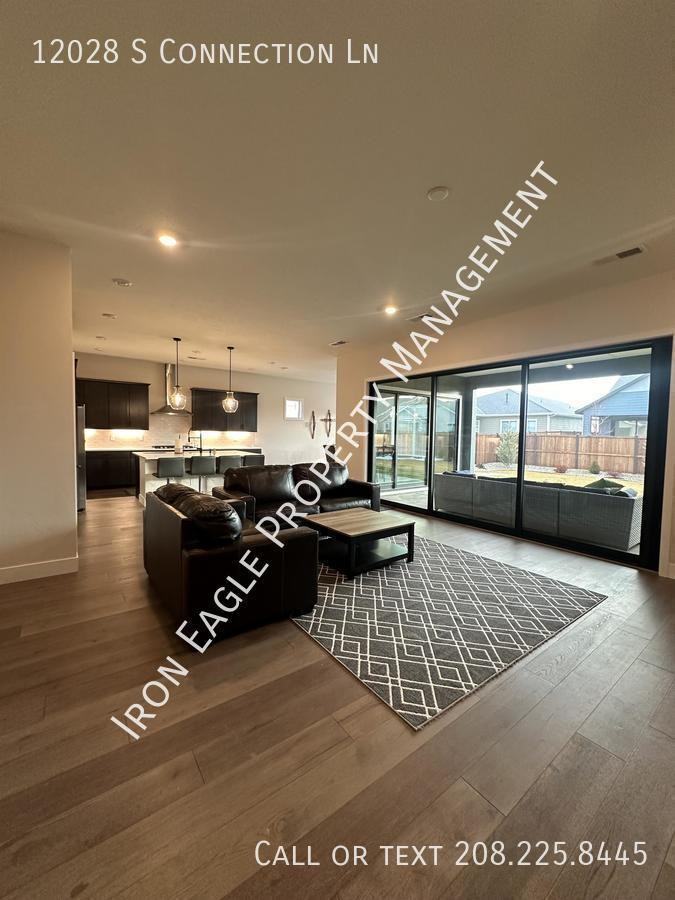 12028 S Connection Ln - Photo 3 of 36