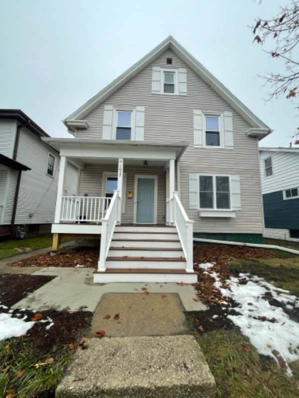 1032 Blaine Ave - Photo 3 of 40