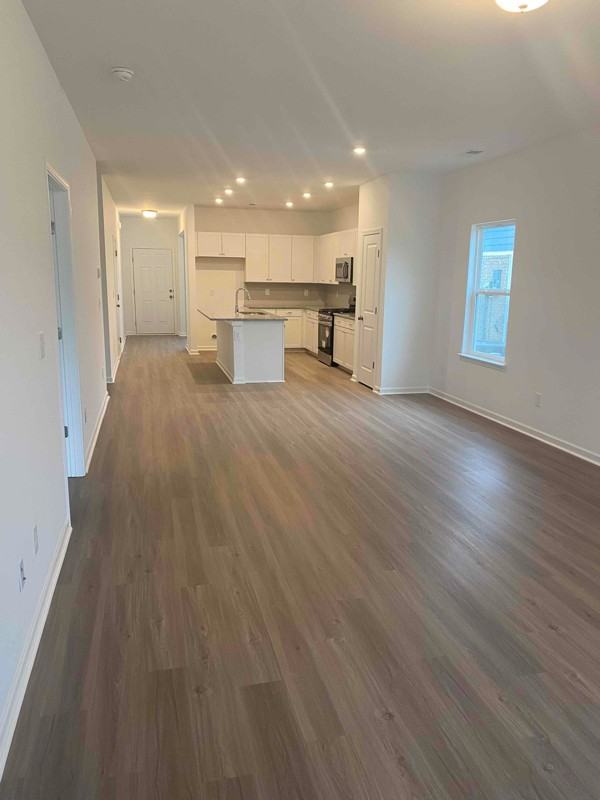 1004 Village Ct - Photo 3 of 20