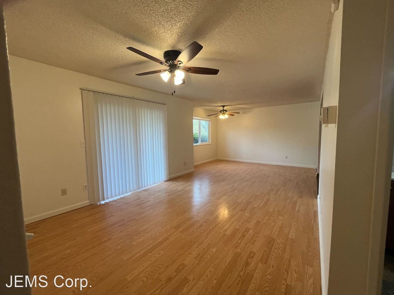 2406 SW Dolph Ct, Portland, OR 97219 - Photo 2 of 15