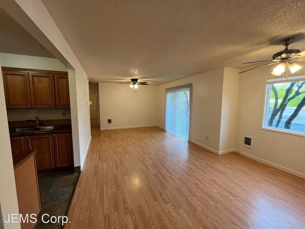 2406 SW Dolph Ct, Portland, OR 97219 - Photo 3 of 15