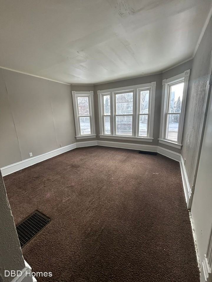 346 W Creighton Ave - Photo 2 of 6