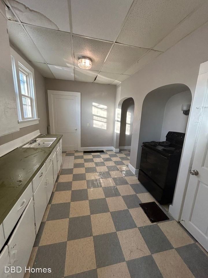 346 W Creighton Ave - Photo 3 of 6