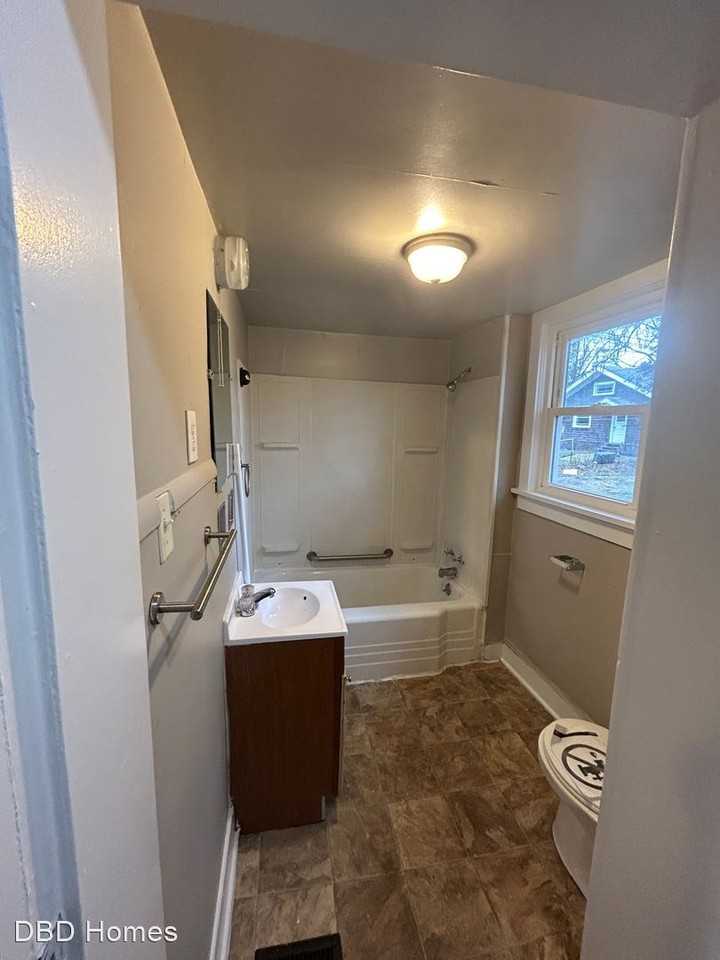 1216 Huestis Ave - Photo 3 of 10