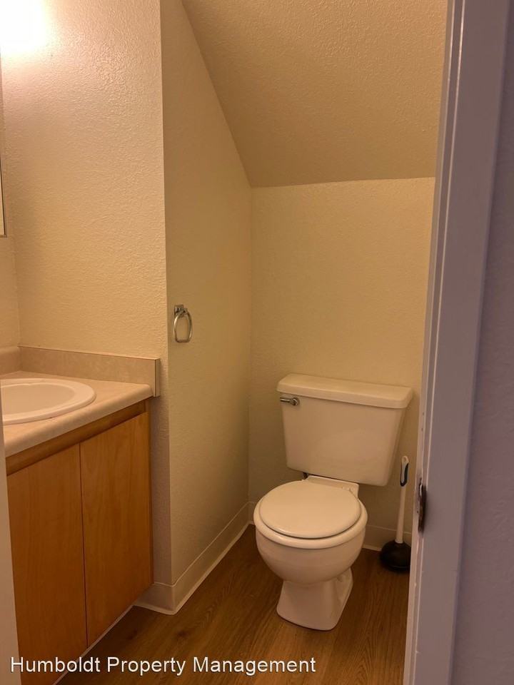1609 & 1633 FOSTER AVE - Photo 3 of 10